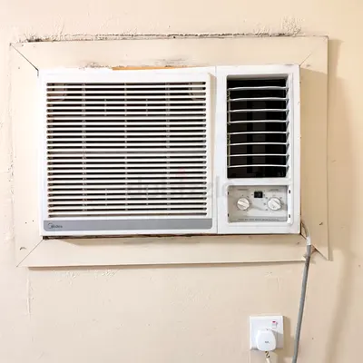Midea Window Air Conditioner - Used, Working (piston compressor)
