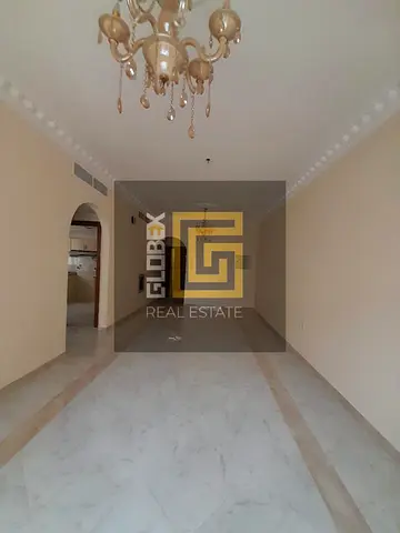 شقة غرفة وصالة مع خزائن حائط وبلكونة و2 حمام | الحميدية | 35,000 درهم