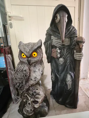 Dr. Plague and the Giant Owl with Skulls مجسم دكتور الطاعون والبومه العملاقه