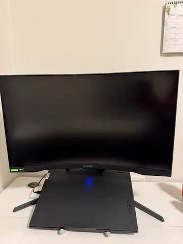 Samsung odyssey g7 27 inch 240 hz 2K QHD gaming monitor