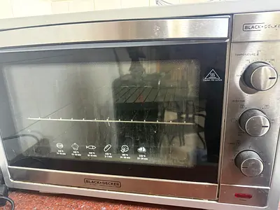 Used countertop electric oven / toaster oven - needs cleaning