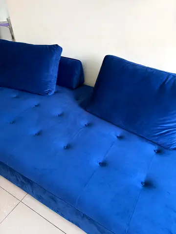 Blue tufted 3-seater velvet sofa new ( 2 weeks old )