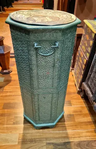 Decorative stand-68cm height,35cm length