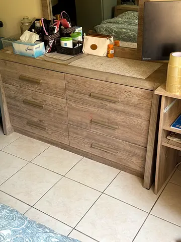 Wooden 6-Drawer Dresser / Chest in Light Oak Finish - Good Condition