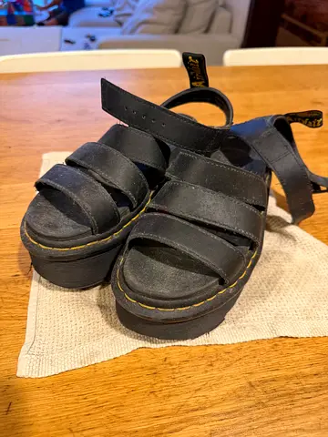 Black platform sandals Doc Martens
