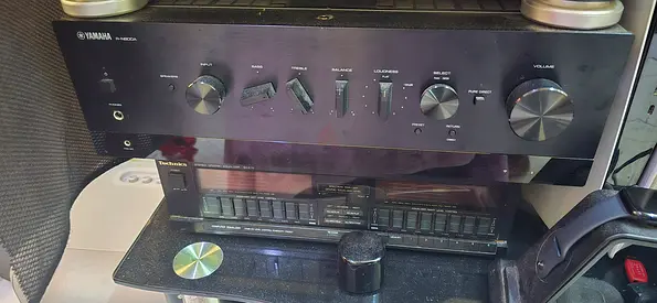 Yamaha R-N800a Stereo network Amplifier with original box and all original accessories