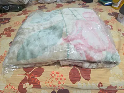 Soft Floral Plush Blanket - Like New, single Size