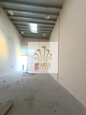 Prime 1700 sqft warehouse Jurf Ind 2: 22kW 3-phase power, Dubai/Sharjah exit, immediate move-in, 120k on 4-6 cheques, cheque deposit!