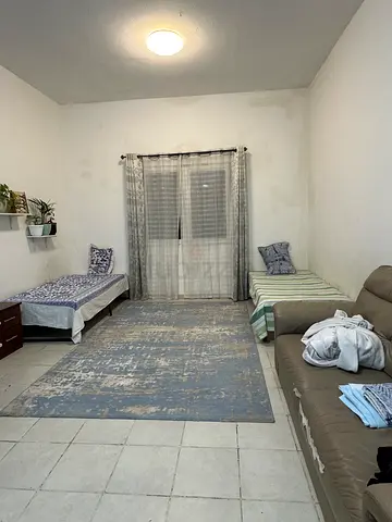 Bed space available in Hall – 1BHK near Gardens Metro Station – Indian,