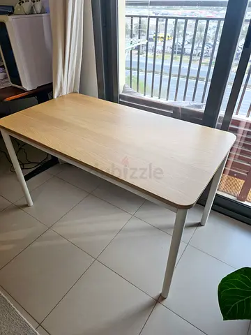 Desk IKEA TOMMARYD
