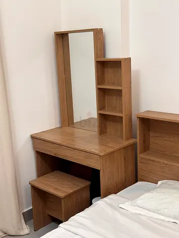 King Bed + Mattress, Dressing table and Closet set - Excellent condition