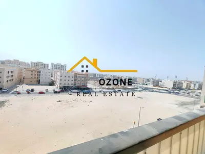 2 BEDROOMS APARTMENT WITH OPEN VIEW BALCONY // PARKING //FAMILY BUILDING