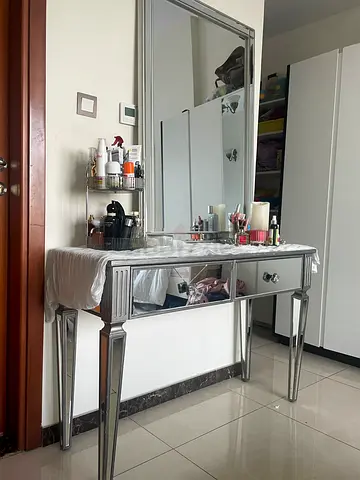 Mirrored Dressing Table with Large Mirror