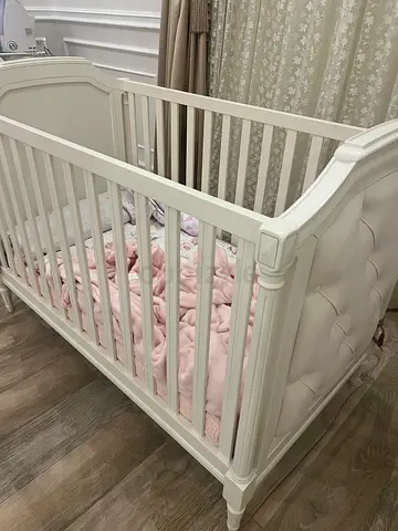 White wooden baby crib in good condition - convertible style