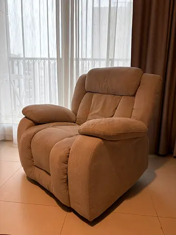 Comfortable beige single-seater recliner armchair in good condition