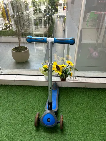 Children's 3-Wheel Blue Scooter — Good Condition