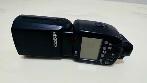 Canon 600EX-RT speedlite flash with bag