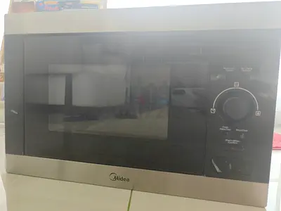 Midea Countertop Microwave Oven - Brand new ( never used )