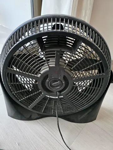 Floor fan with 4 settings. Perfect for living room!