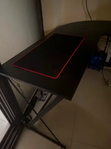 really nice desk urgently need to be sold playstation not included