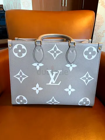 Louis Vuitton Onthego MM - Tourterelle / Crème Excellent Condition
