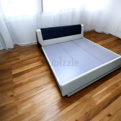 Queen size bed and mirror cabinet