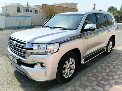 Pristine Toyota Land Cruiser GXR Grand Touring 2017 | GCC Specs