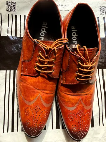 Brand new Brown leather brogue dress shoes - Brand new, size EU 42.