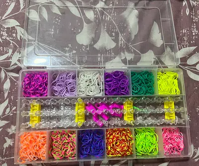 Rainbow Loom Bracelet Kit with Clips and Charms - Assorted Bands