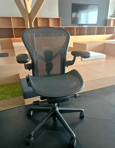 Herman miller Aeron remastered size B fully loaded