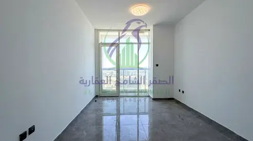 غرفتين وصالة للإيجار السنوي في المجاز اثنين الشارقة تشطيب حديث إطلالات بانورامية بلكونتين جيم مسبح وباركينج مجاني