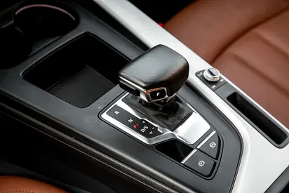 صورة 10 لـ 2021 AUDI A4