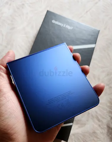 Samsung Galaxy Z Flip7 - Foldable Phone in Very Good Condition