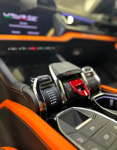 صورة مصغرة 7 لـ 2025 Lamborghini URUS