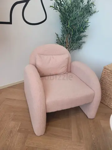 Light Pink Bouclé Accent Armchair - Cozy Single Seat