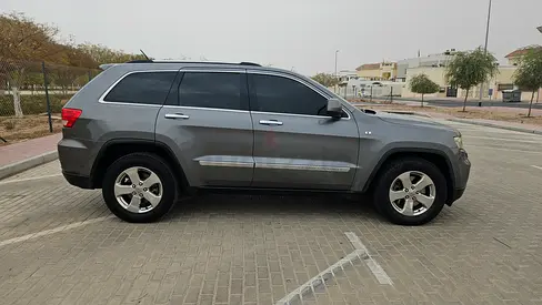 Jeep Grand Cherokee Limited 2013 |28,000 aed Nigotible GCC Specs | Well Maintained