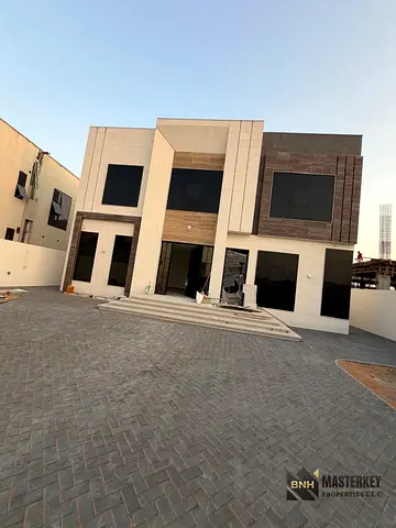 SPACIOUS MODREN STYEL 5 BEDROOM 6 BATHROOM | READY TO MOVE | PRIME LOCATION