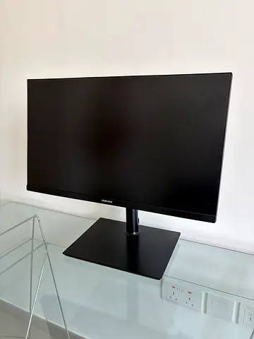 24-inch Samsung LED Monitor with Stand - Good Condition