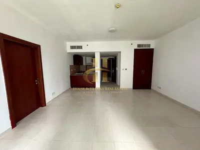 Bright Unit | Spacious | Semi Close Kitchen