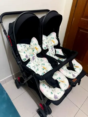 Double twin stroller / side-by-side stroller with cushions