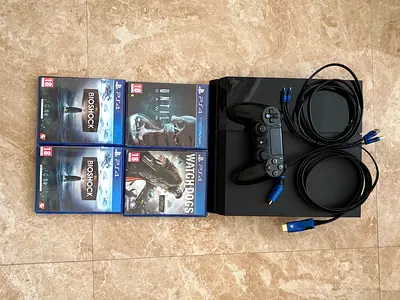 PS4 + 4 CDs + HDMI cord + 1 controller