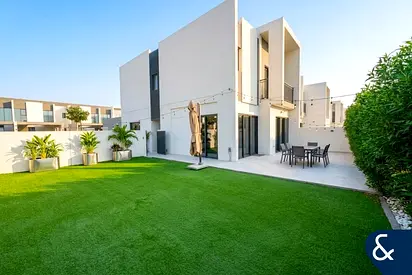 La Rosa 6 | Close To Pool | End Unit