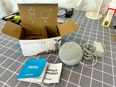Echo Dot (5th Gen) smart speaker - White, works and in good condition