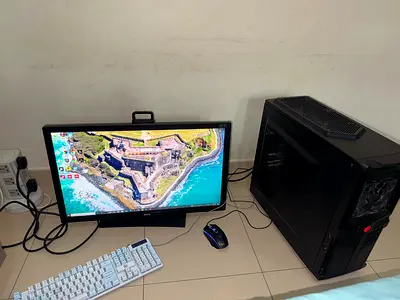 العنوان: جهاز كمبيوتر مكتبي كامل (PC + شاشة BenQ) للاستخدام المكتبي والدراسي والألعاب الخفيفة