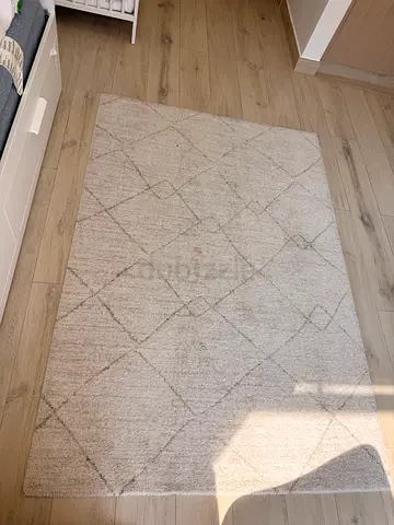Beige geometric area rug - 195x133cm - good condition