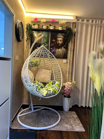 Private room available immediately for singles