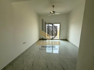 🏢 للإيجار السنوي – شقة غرفتين وصالة في المويهات 3