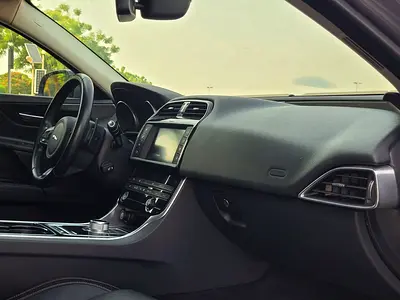 2016 Jaguar XE — фото 5