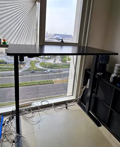 High quality motorized adjustable desk excellent condition