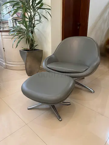 BOCONCEPT Veneto armchair lounger with swivel function and footstool top grain Italian leather (NEW)